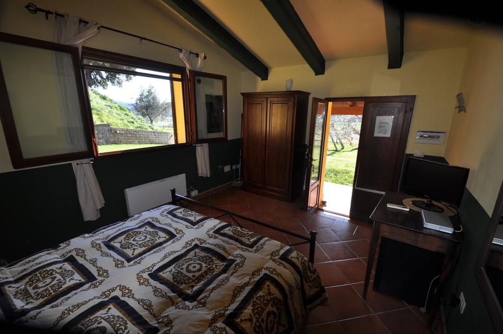 Вилла Agriturismo Il Cerrosughero Скарлино Номер фото
