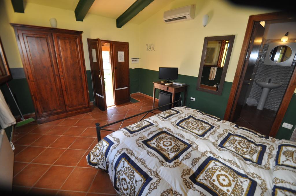 Вилла Agriturismo Il Cerrosughero Скарлино Номер фото